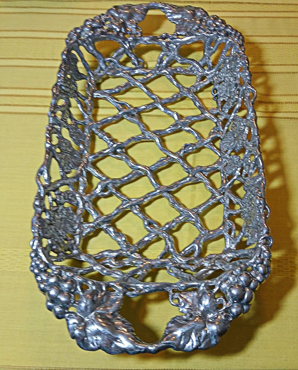 Vintage Arthur Court 1998 Grape Vine Casserole Holder